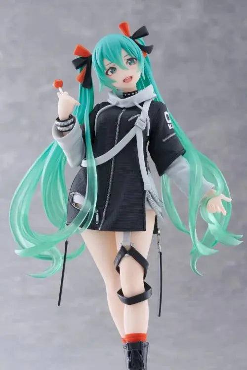 Taito Vocaloid Fashion Hatsune Miku PUNK Ver. Pom Pom Tina