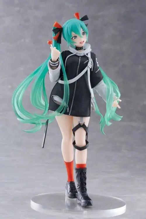 Taito Vocaloid Fashion Hatsune Miku PUNK Ver. Pom Pom Tina