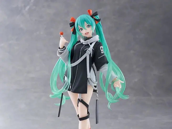 Taito Vocaloid Fashion Hatsune Miku PUNK Ver. Pom Pom Tina