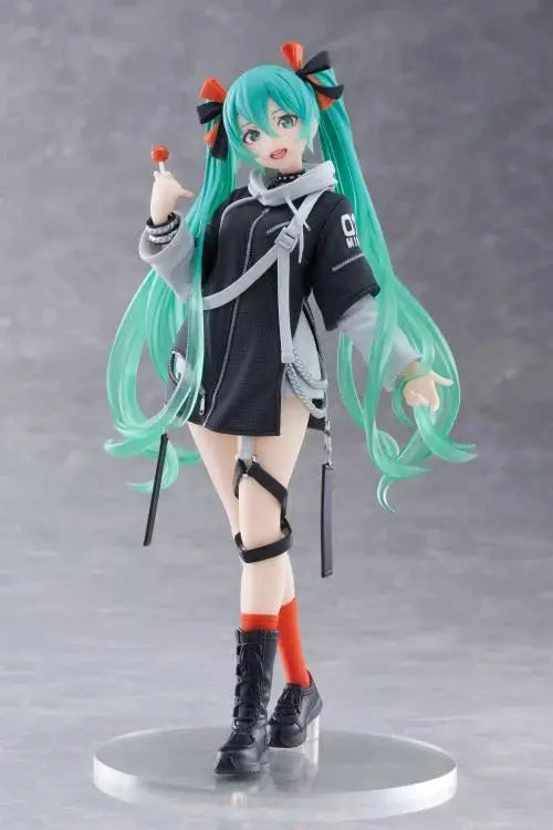 Taito Vocaloid Fashion Hatsune Miku PUNK Ver. Pom Pom Tina