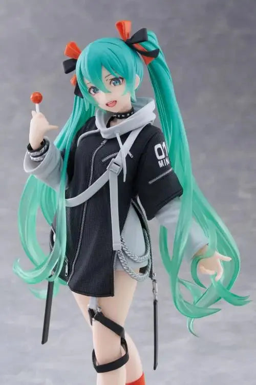 Taito Vocaloid Fashion Hatsune Miku PUNK Ver. Pom Pom Tina